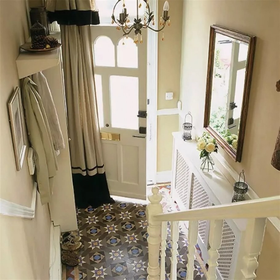 Шторы в прихожую в частном