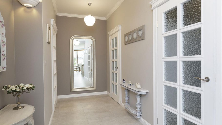 Прихожая в старой квартире