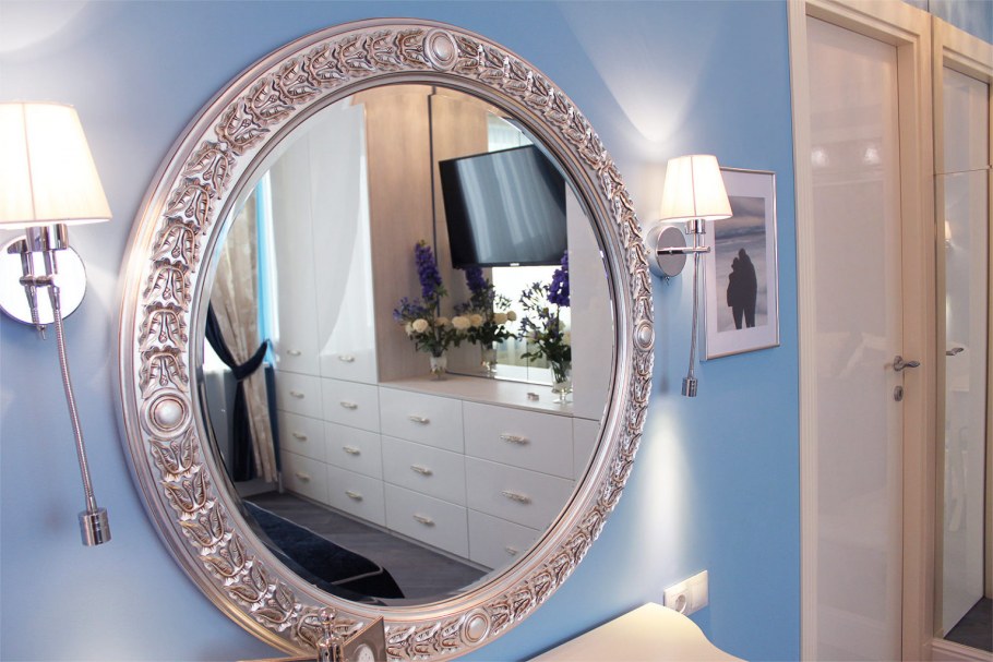Зеркало в спальне