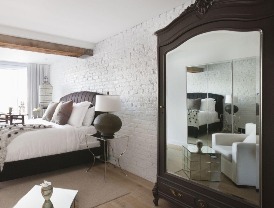 Зеркало в спальне