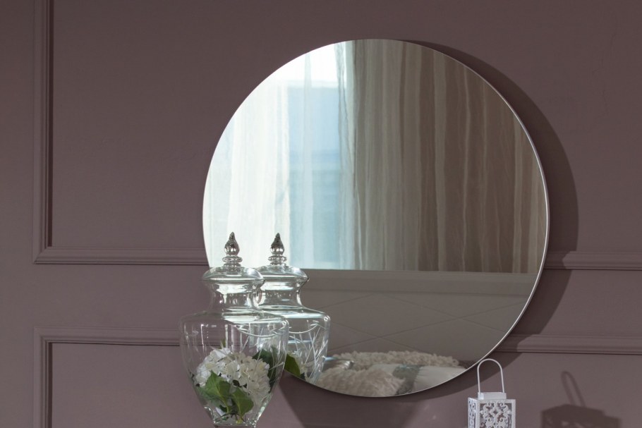 Зеркала в интерьере гостиной