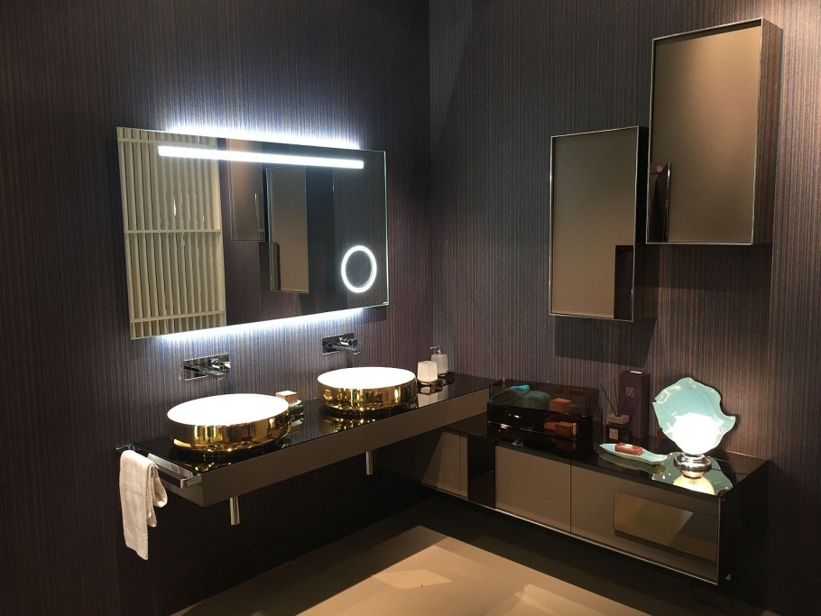 Зеркало с подсветкой в прихожую