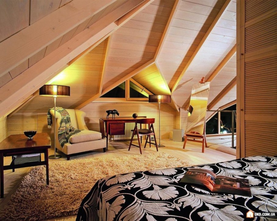 Чердак под вальмовой крышей