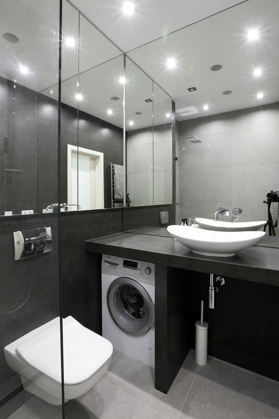 Интерьер санузла с ванной и стиральной машиной