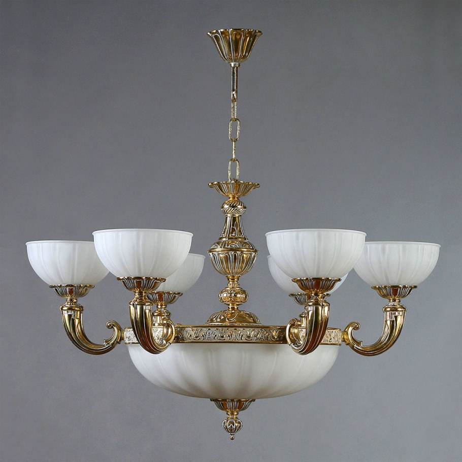 Люстра в стиле классическом в интерьере гостиной