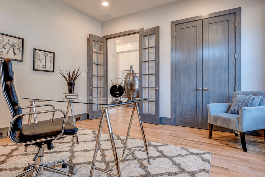 Серые двери межкомнатные в интерьере