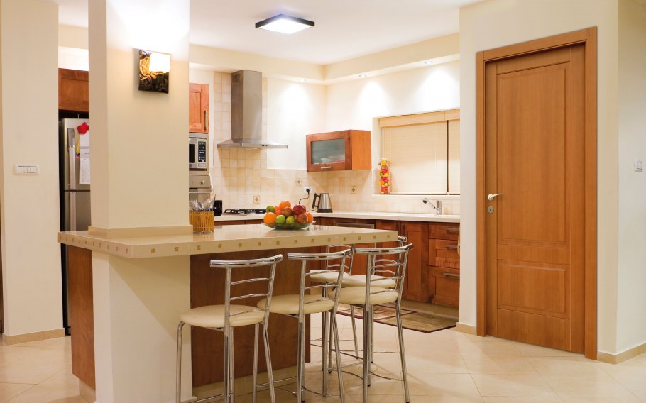 Колонна с барной стойкой