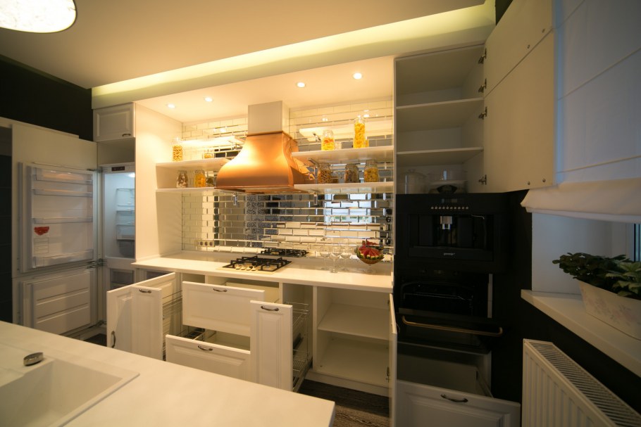 Кухни с колоннами для техники