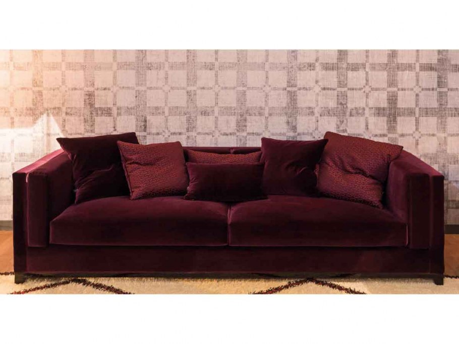 Красная мебель в интерьере гостиной