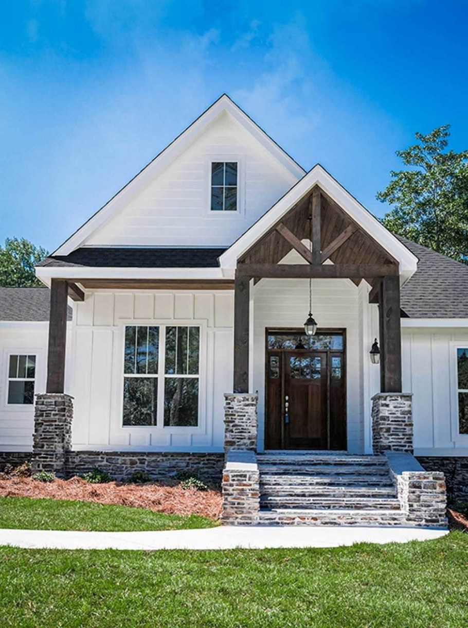 Фасады домов с террасой