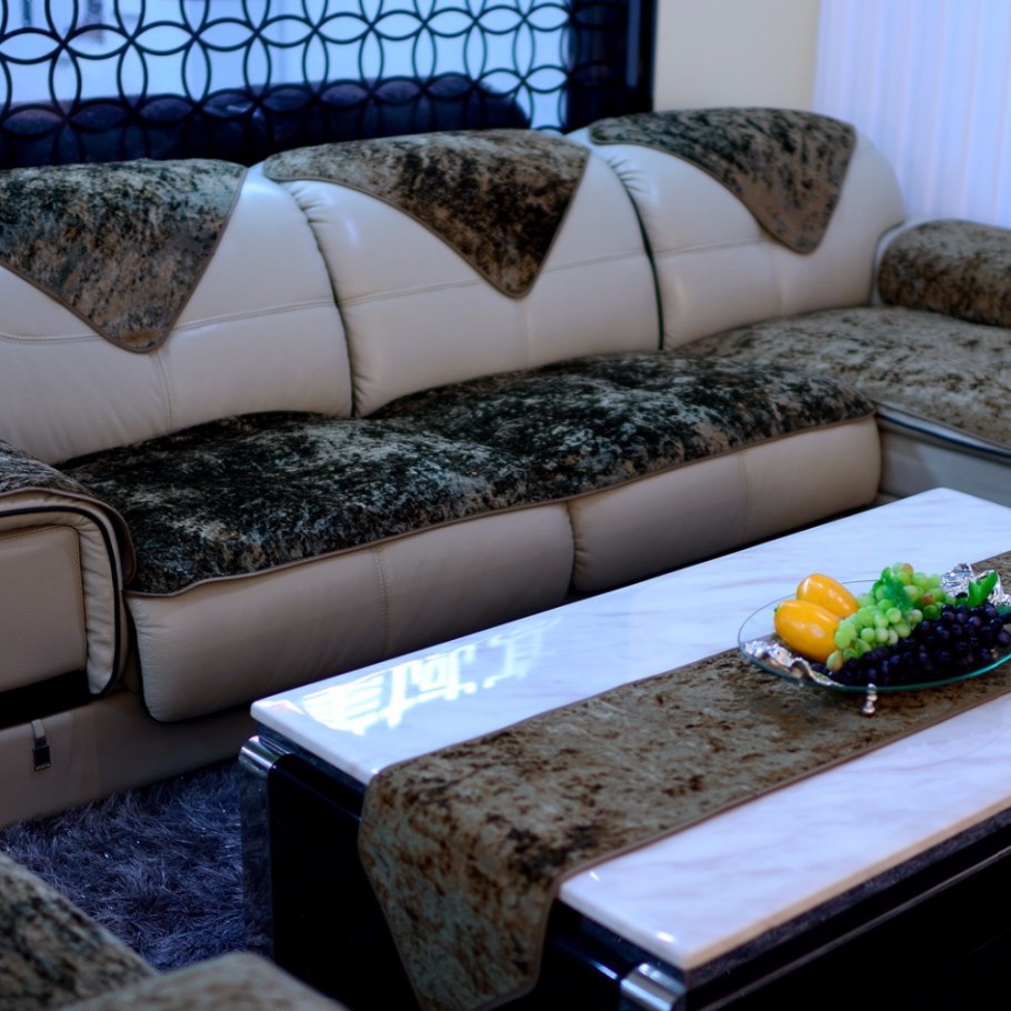 Диван коричневый с бежевым