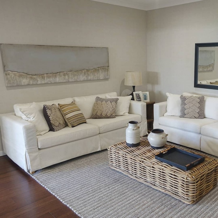 Ковер под синий диван