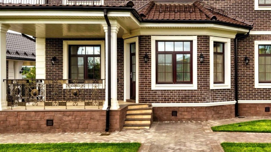 Фасад из кирпича