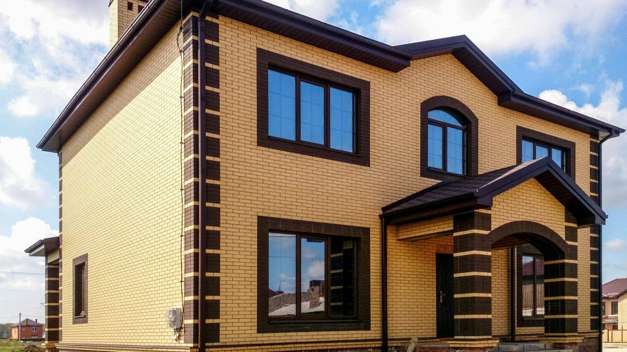Фасад из облицовочного кирпича