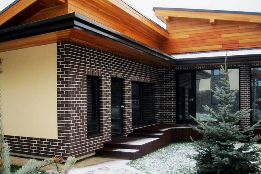 Комбинированный фасад планкен и камень