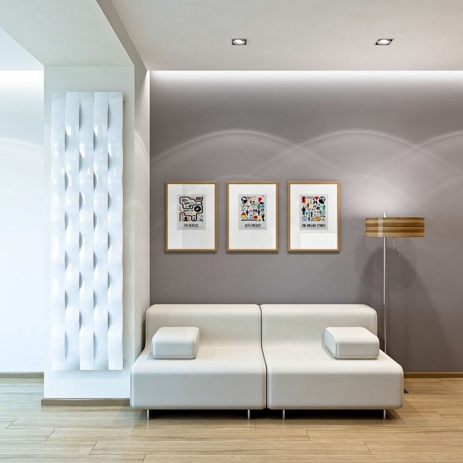 Полки на стене в гостиной