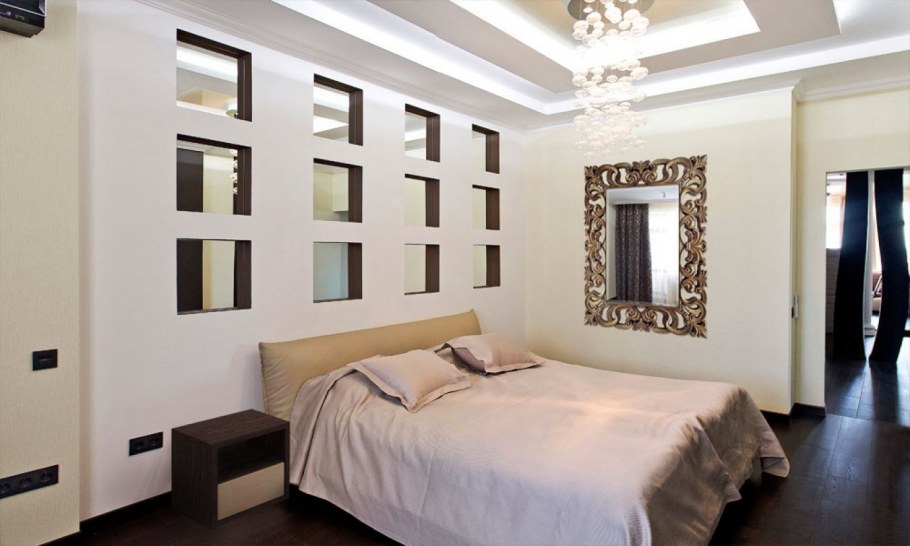 Полочки встроенные в стену