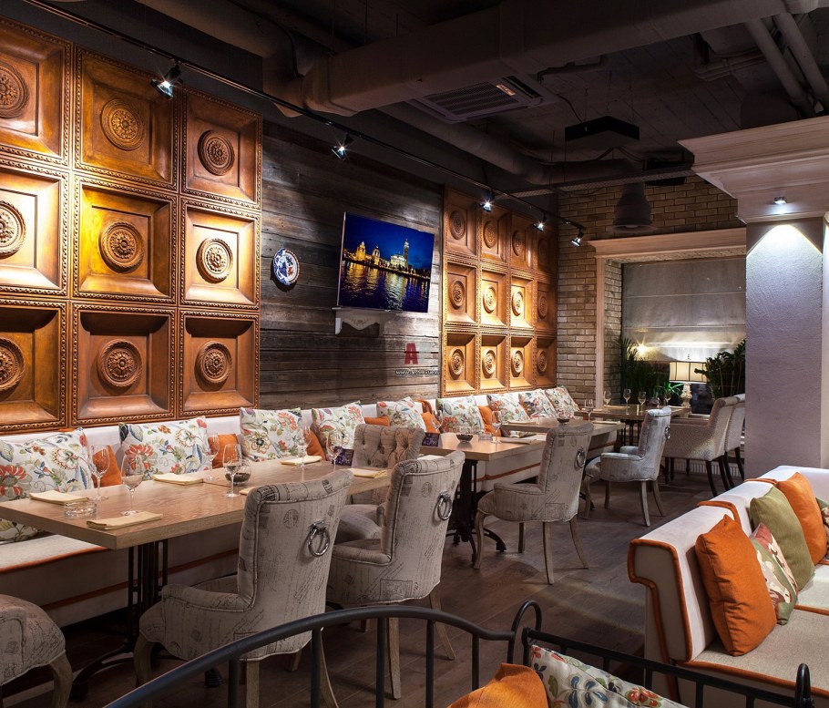 Декорирование стены в кафе