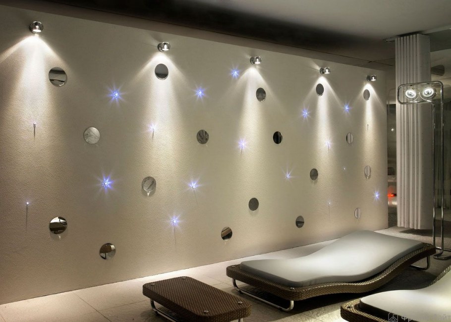 Натяжной потолок с подсветкой