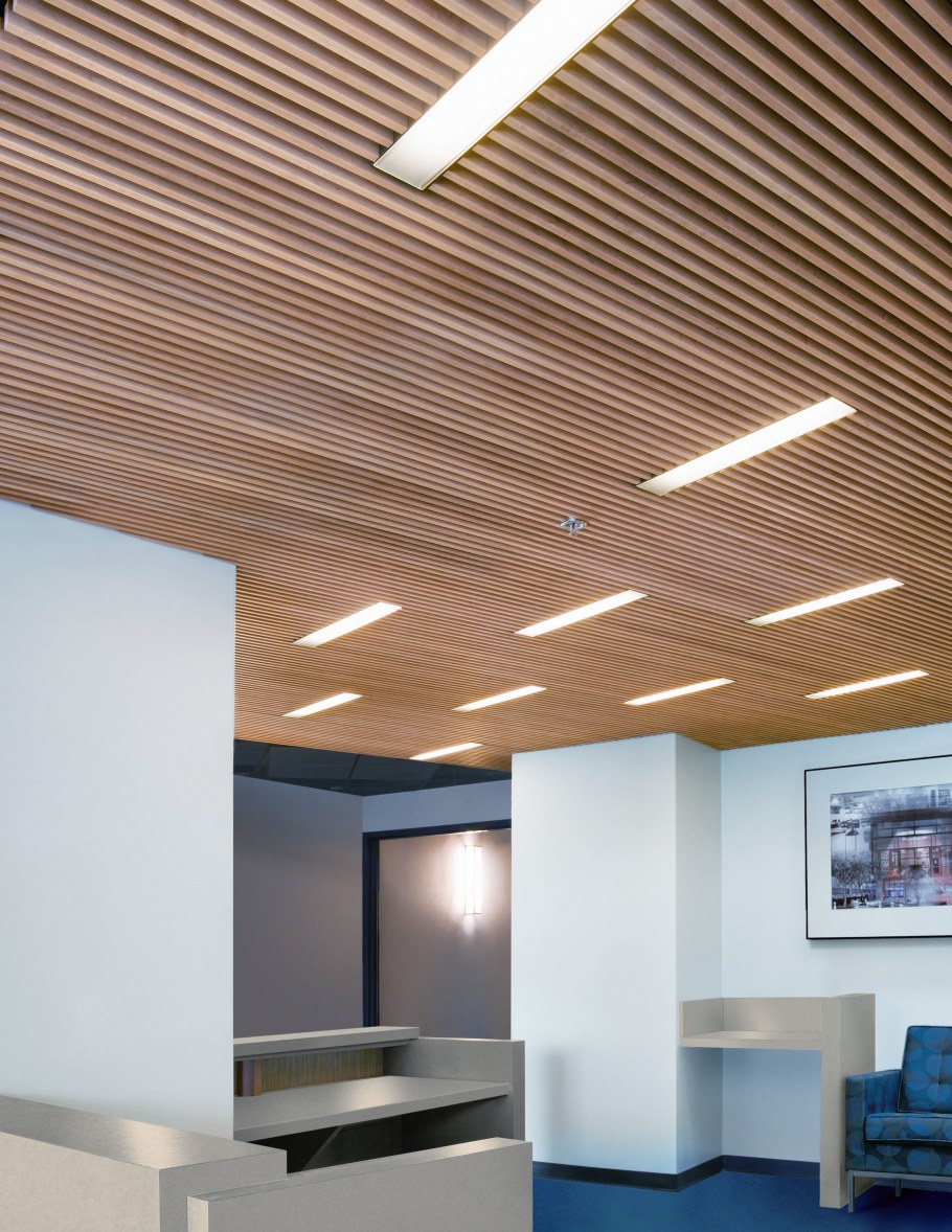 Стена днем с подсветкой в домашних условиях днем