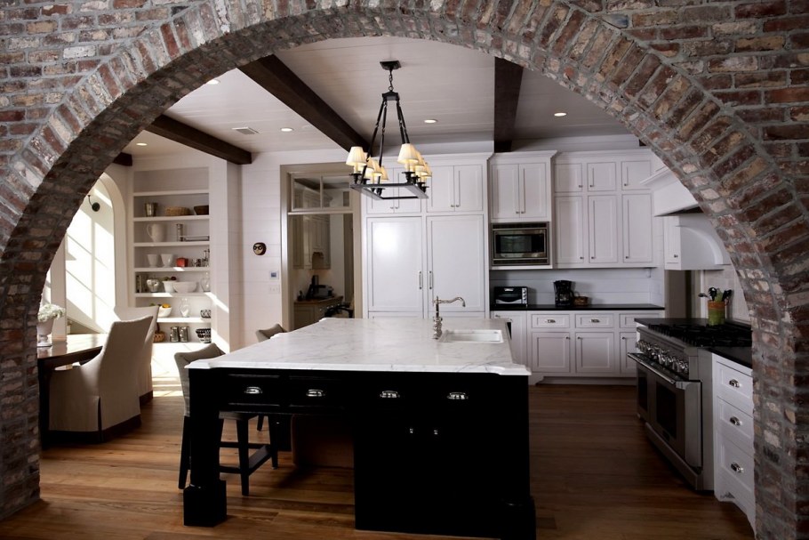 Межкомнатная арка с барной стойкой