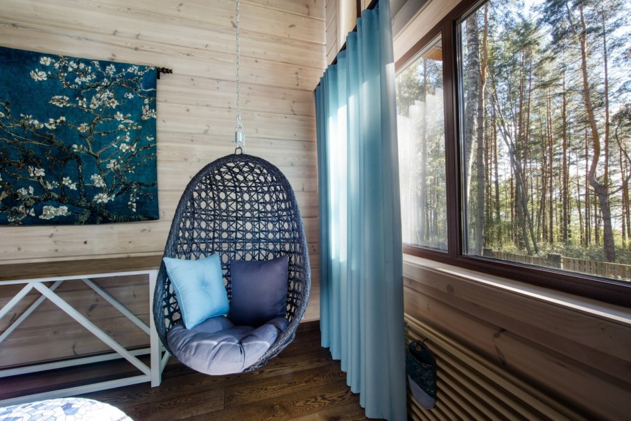 Кресло гамак на балконе