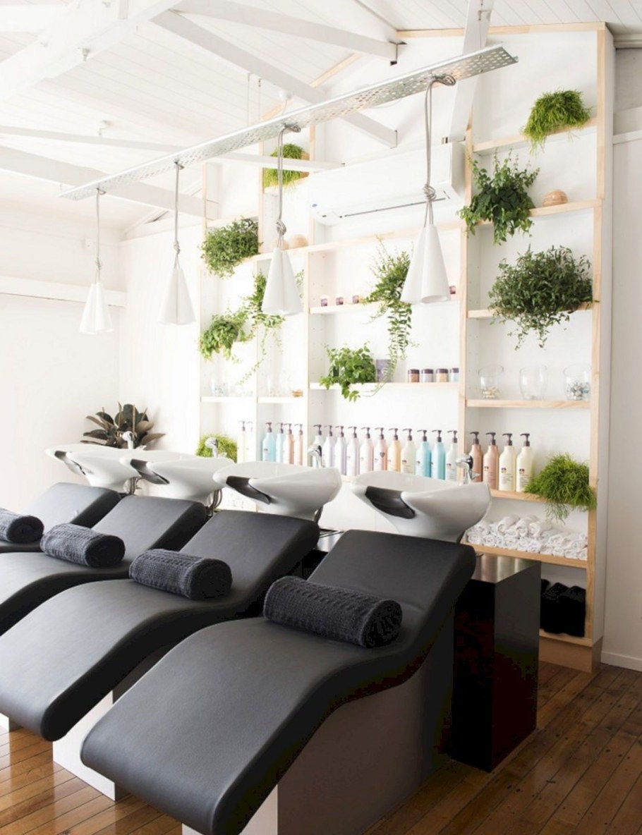 Интерьер парикмахерского зала