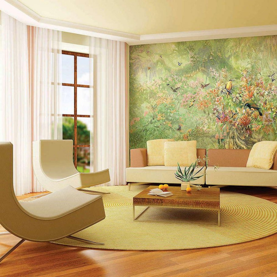 Диван в светлой гостиной