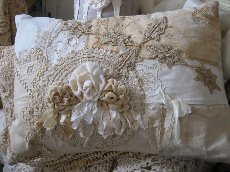 Подушки в стиле шебби Шик