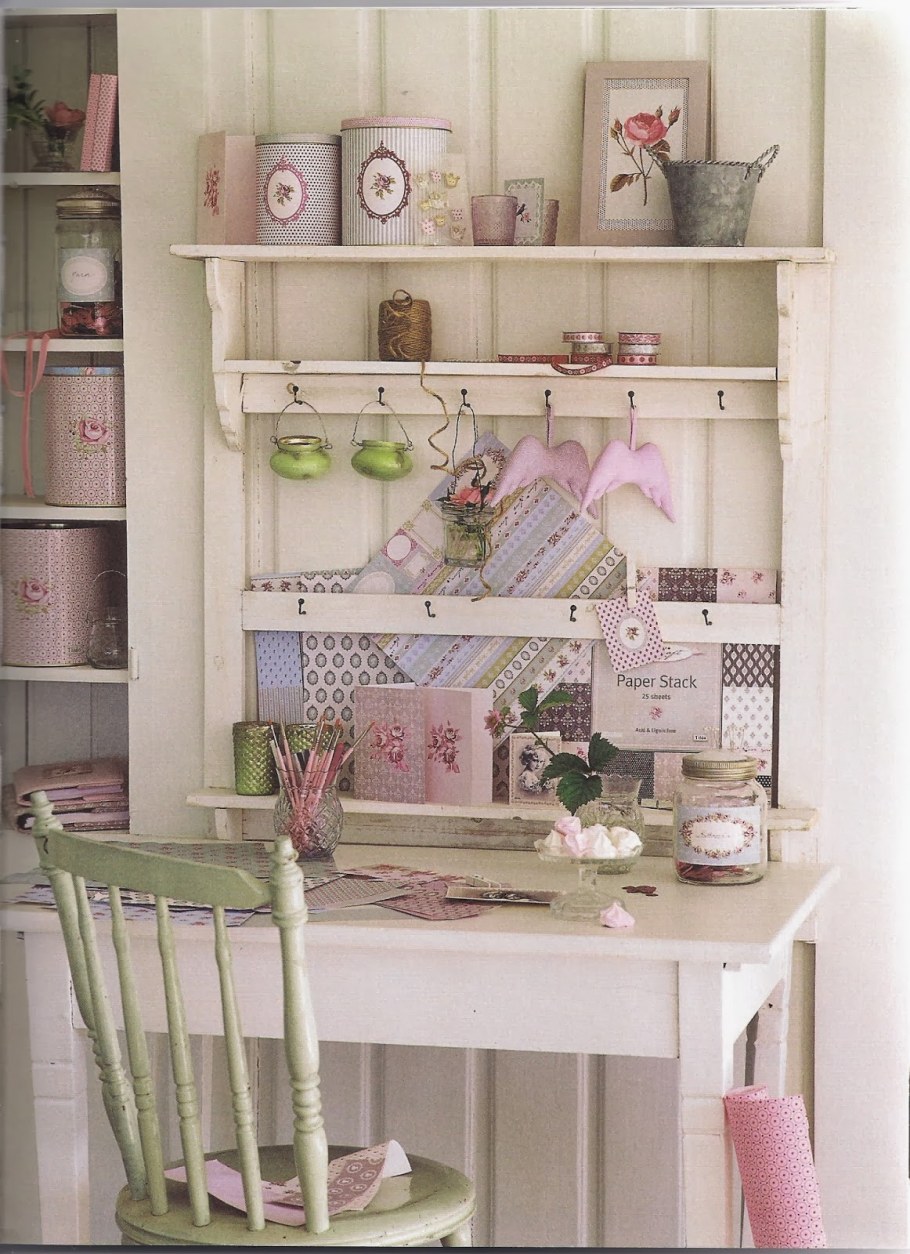 Уголок для рукоделия в винтажном стиле