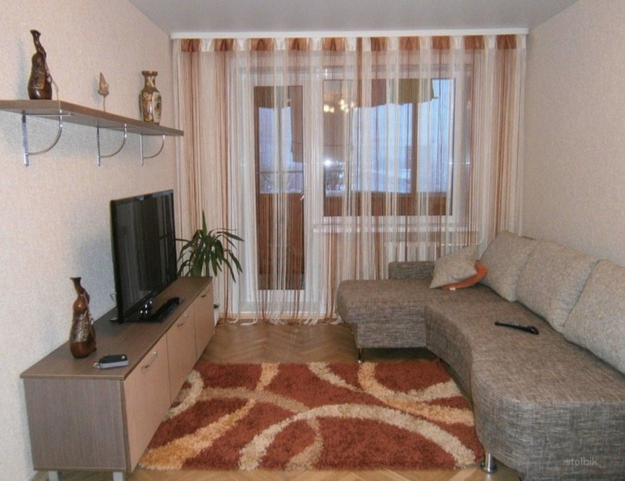 Комнаты с обычным ремонтом и лоджией