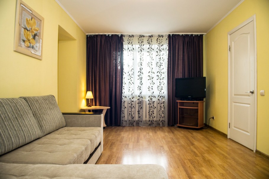 Комната с ремонтом и мебелью