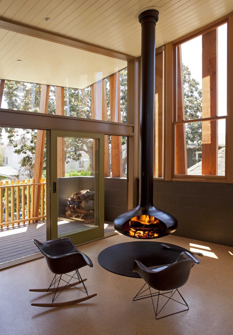 Камин в интерьере загородного дома