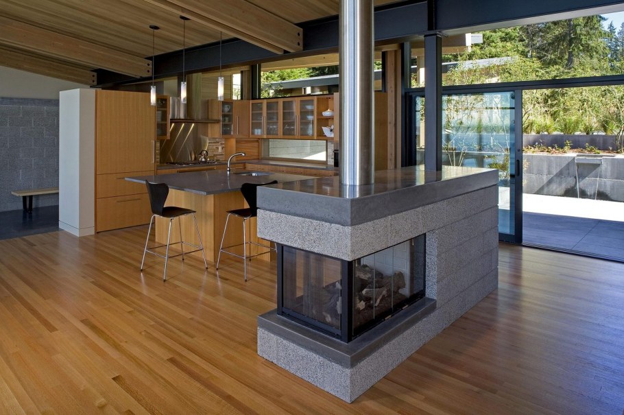 Камин в кухонном острове
