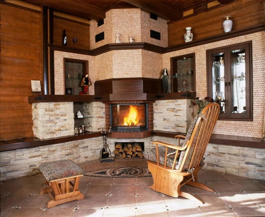 Угловой камин в деревянном доме