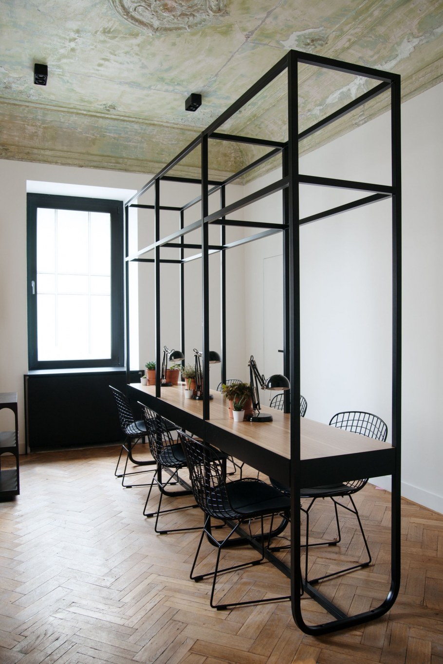 Ногтевая студия в стиле лофт