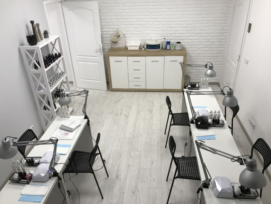 Интерьер салона красоты в стиле лофт