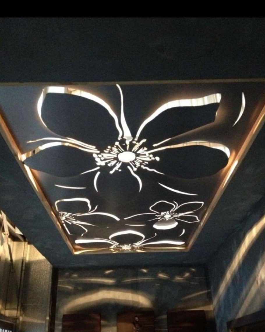 Фигурные потолки с декором