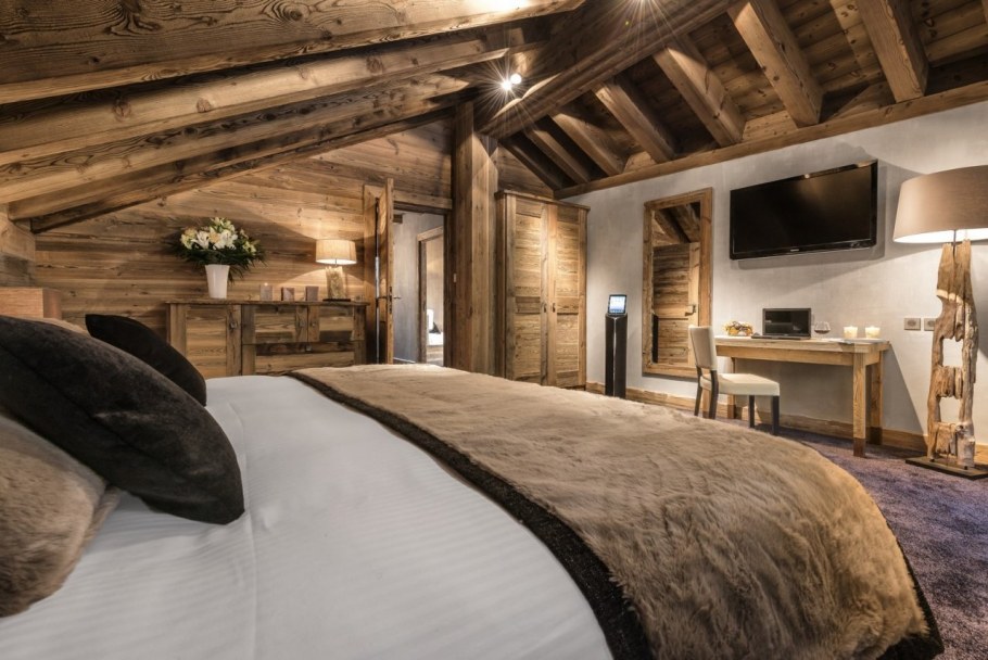 Мужская спальня в стиле Шале