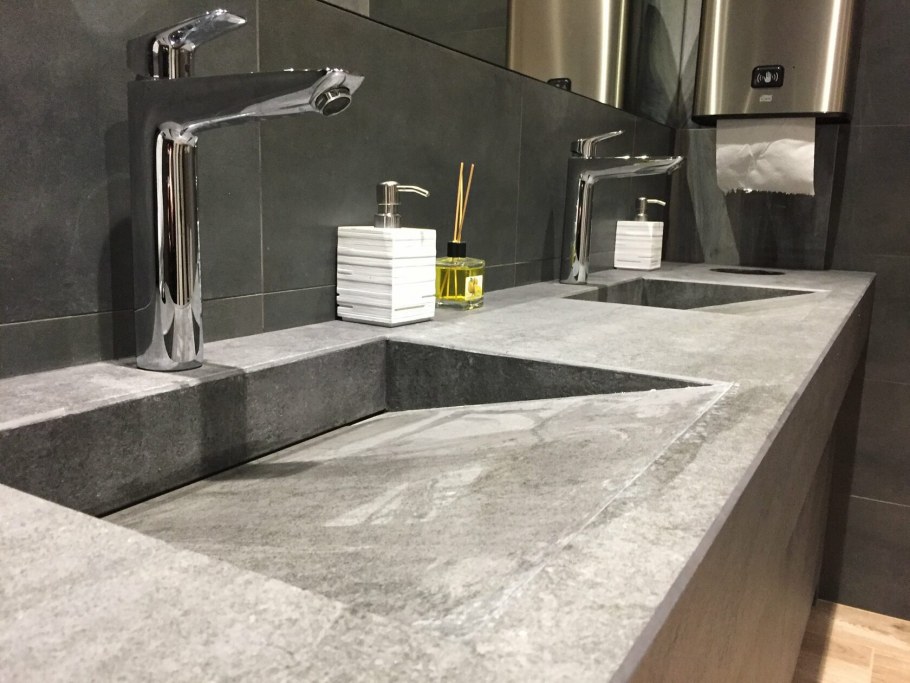 Раковина Ваби Саби микроцемент щелевой слив