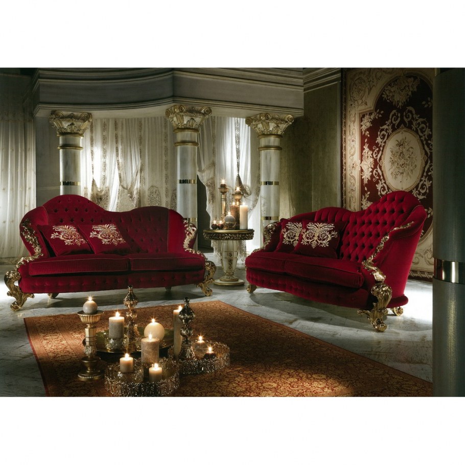 Роскошный красный диван