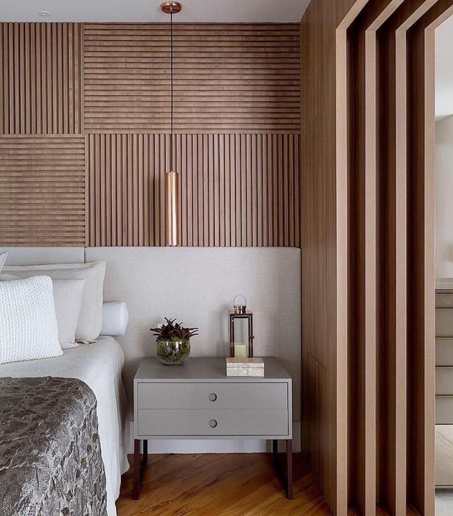 Гостиная в современном стиле с рейками