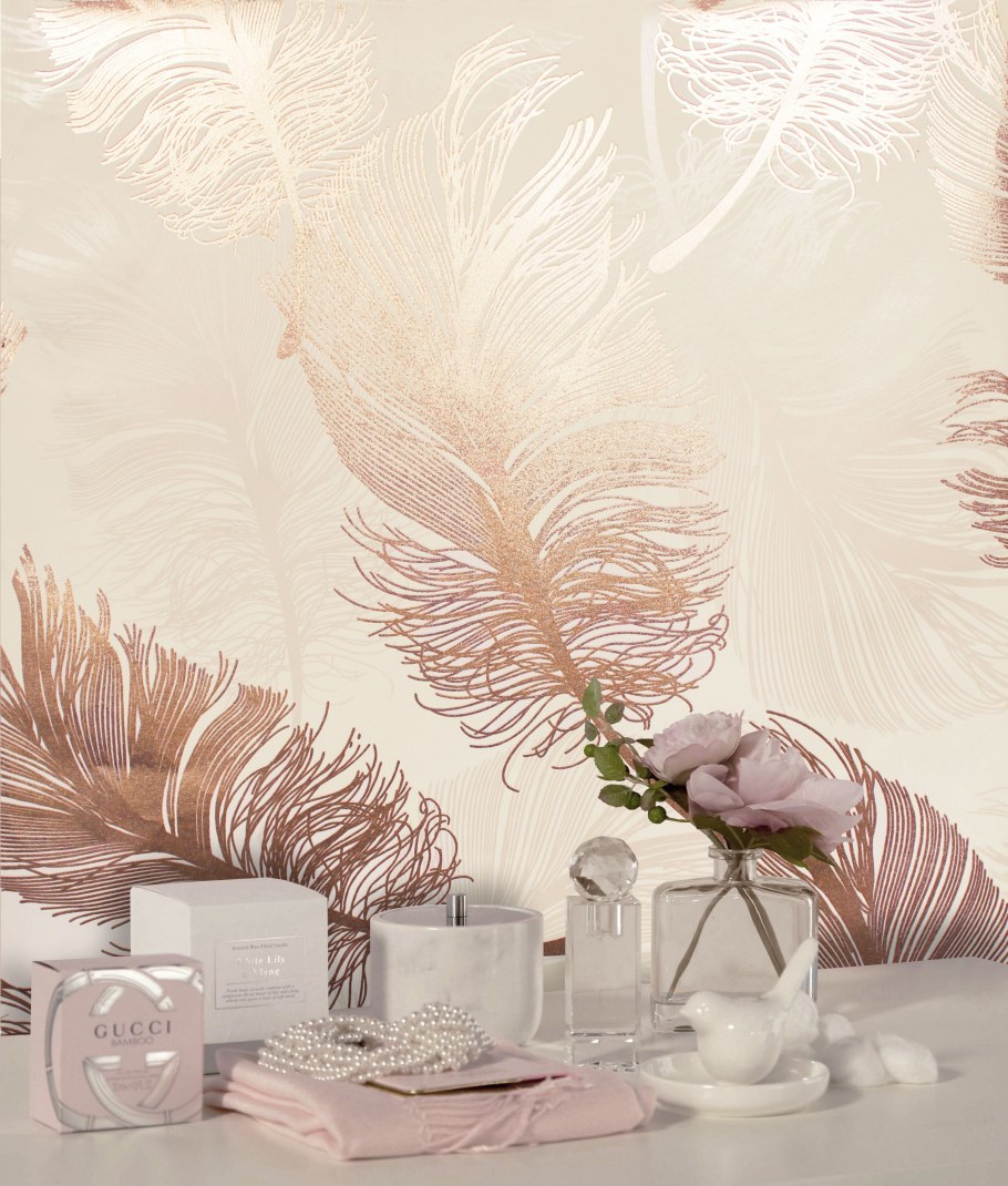 Фреска перья