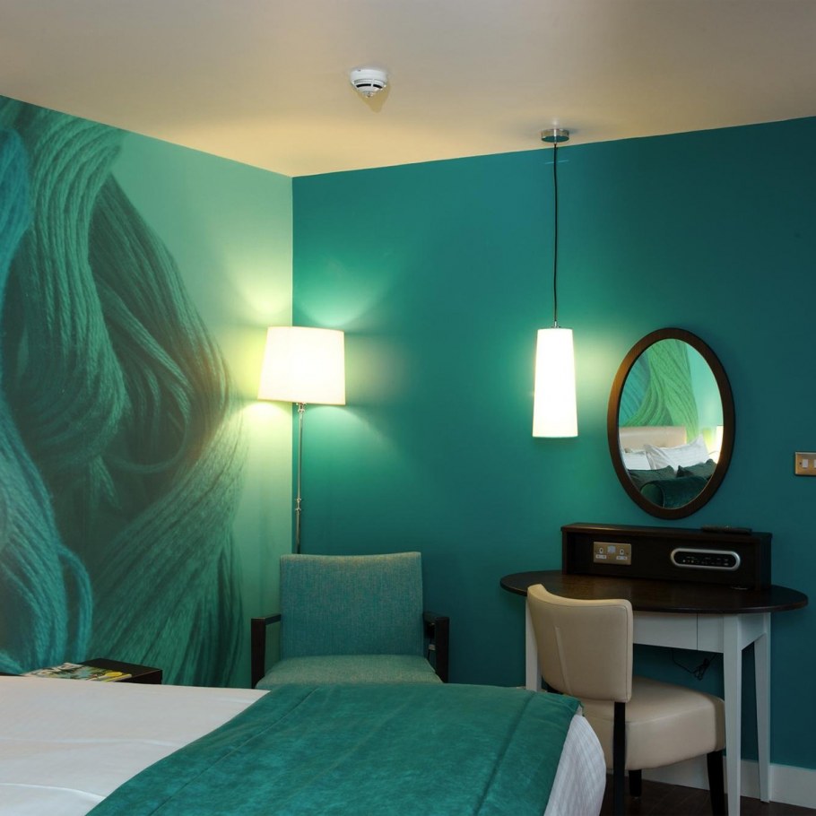 Разноцветная окраска стен