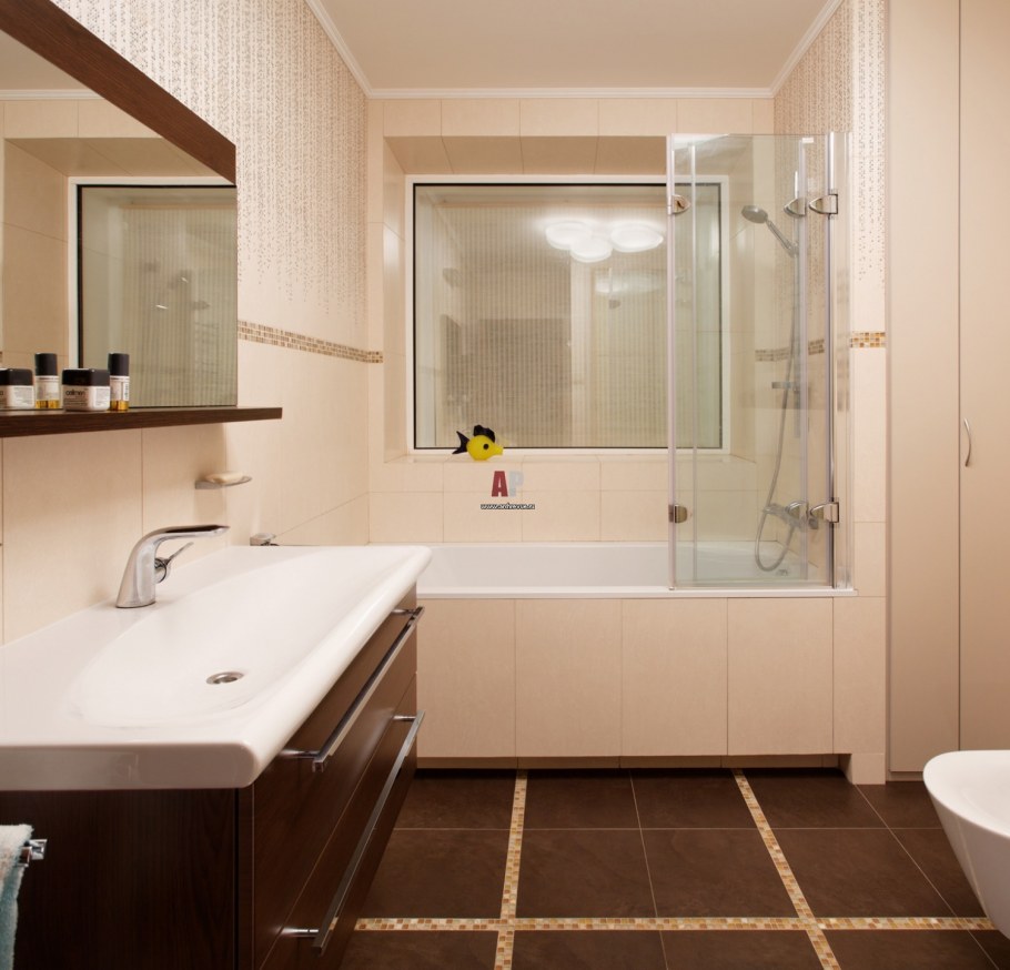 Интерьер ванной комнаты в трехкомнатной квартире