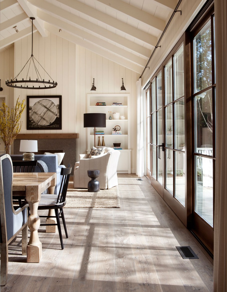 Интерьер в скандинавском стиле в деревянном доме