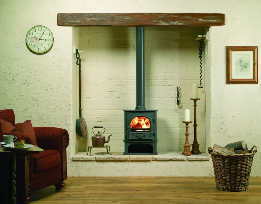 Чугунная печь камин в интерьере