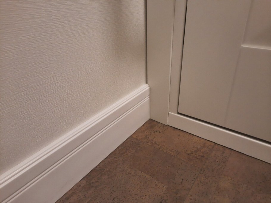 Плинтус по шкафу