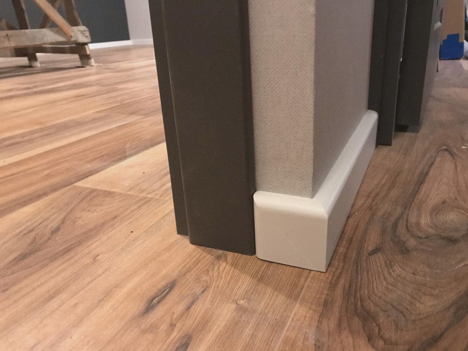 Нижняя направляющая-порожек для сдвижной двери