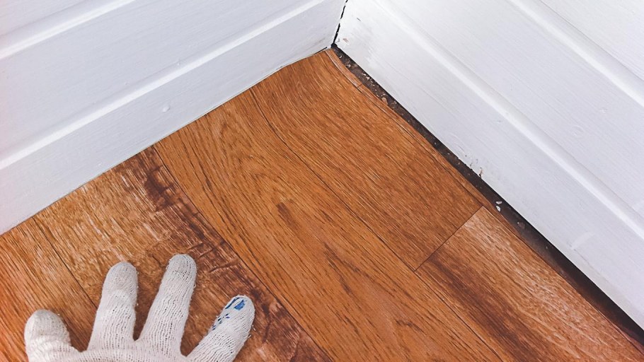 Ламинат и дверная коробка